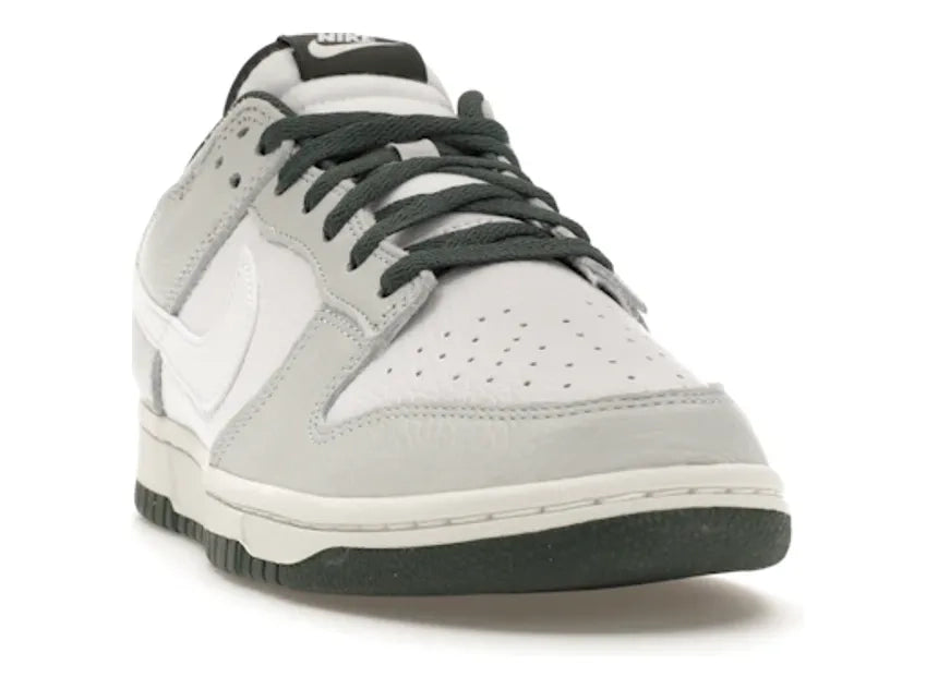 Nike Dunk Low Retro SE Photon Dust Vintage Green