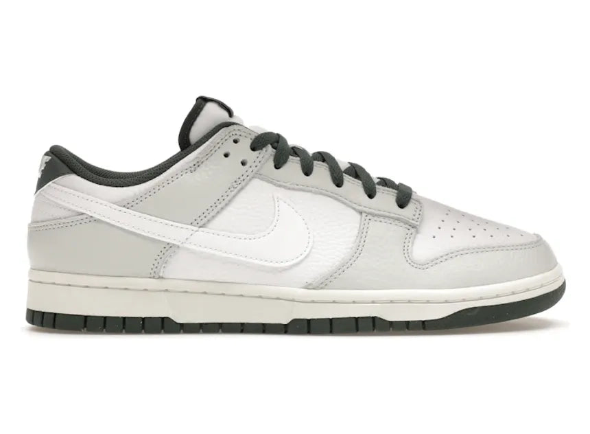 Nike Dunk Low Retro SE Photon Dust Vintage Green