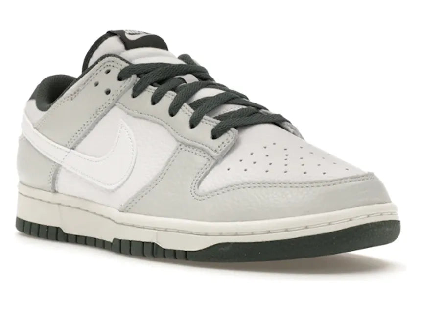 Nike Dunk Low Retro SE Photon Dust Vintage Green