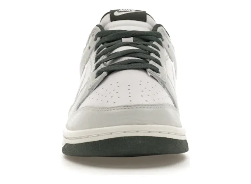 Nike Dunk Low Retro SE Photon Dust Vintage Green