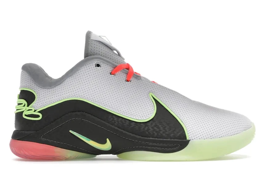 Nike LeBron 22 Moonlight (semelle extérieure translucide)